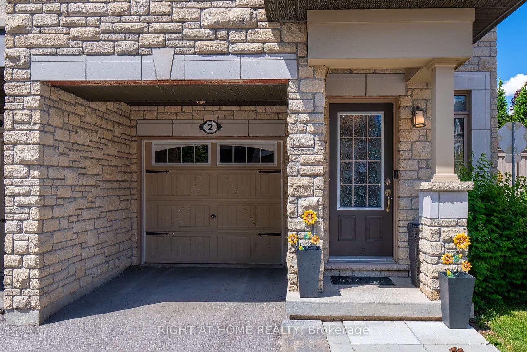 2 Queen Mary Court, Vaughan, ON L4L 0H9