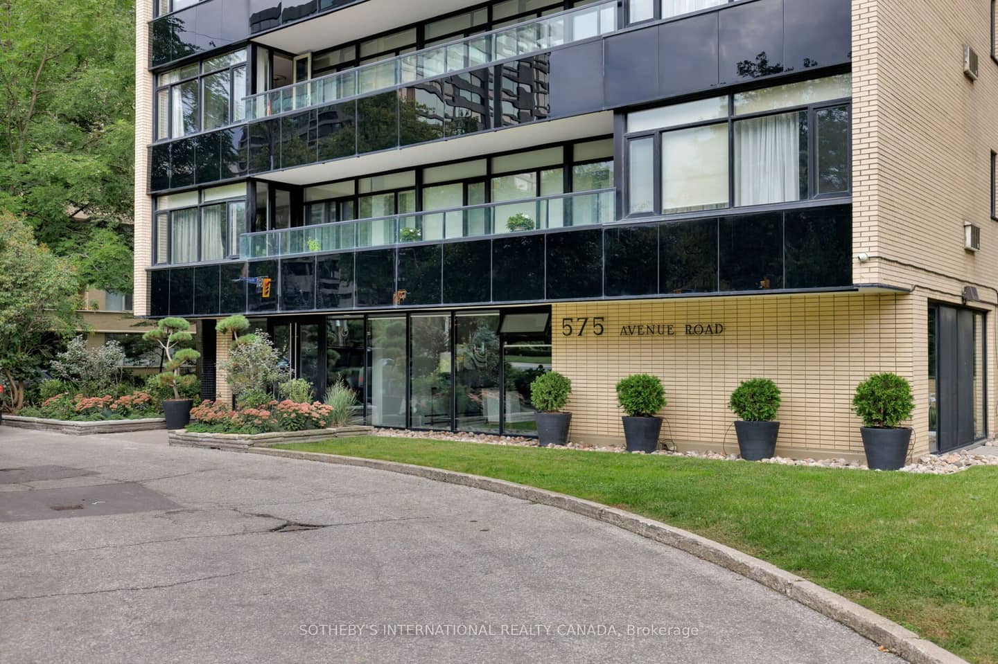 575 Avenue Road 1001, Toronto, ON M4Y 2K2