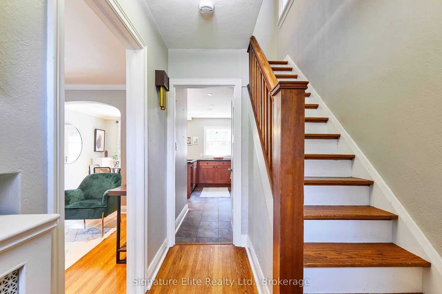 153 Parkhurst Boulevard, Toronto, ON M4G 2E8