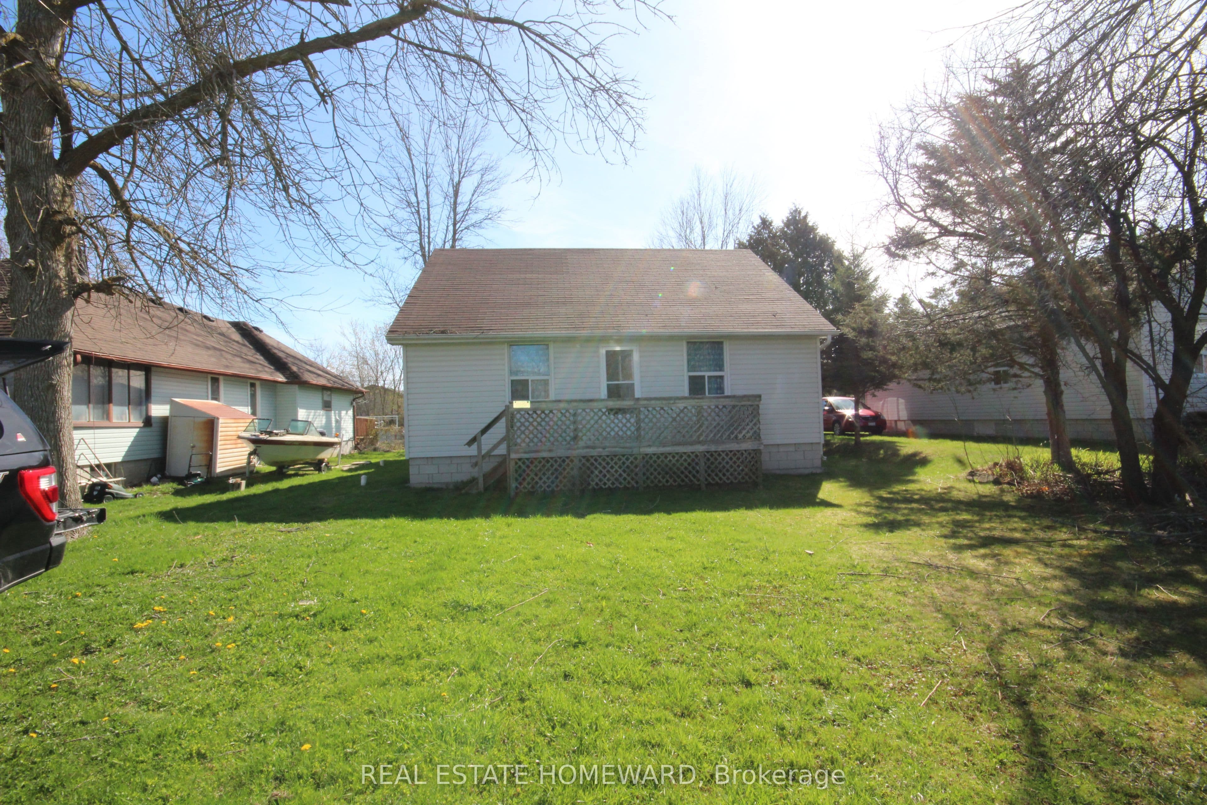 27125 Woodbine Avenue, Georgina, ON L4P 3E9