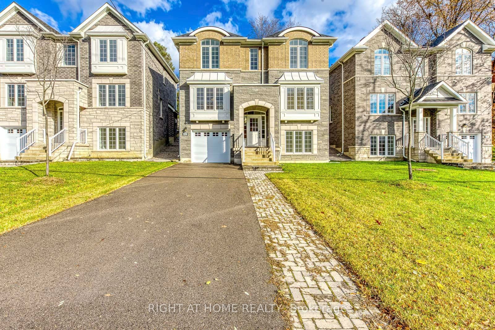 2577 Islington Avenue, Toronto, ON M9V 4A2