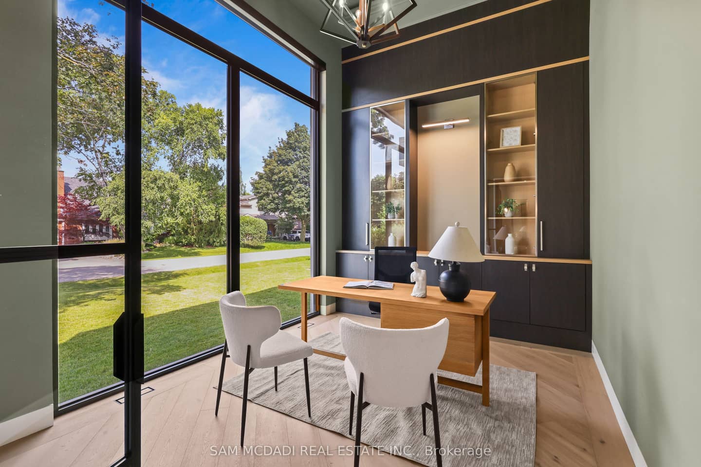 2186 Harcourt Crescent, Mississauga, ON L4Y 1W1