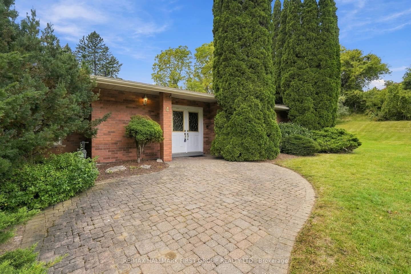 4 Mcnamara Court, Ajax, ON L1T 4W6
