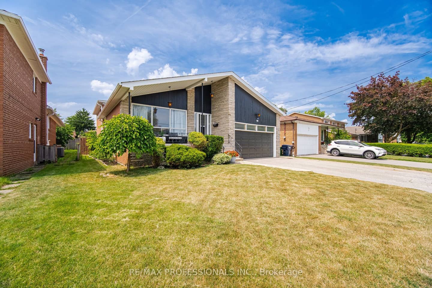 90 Peckham Avenue, Toronto, ON M2R 2V5