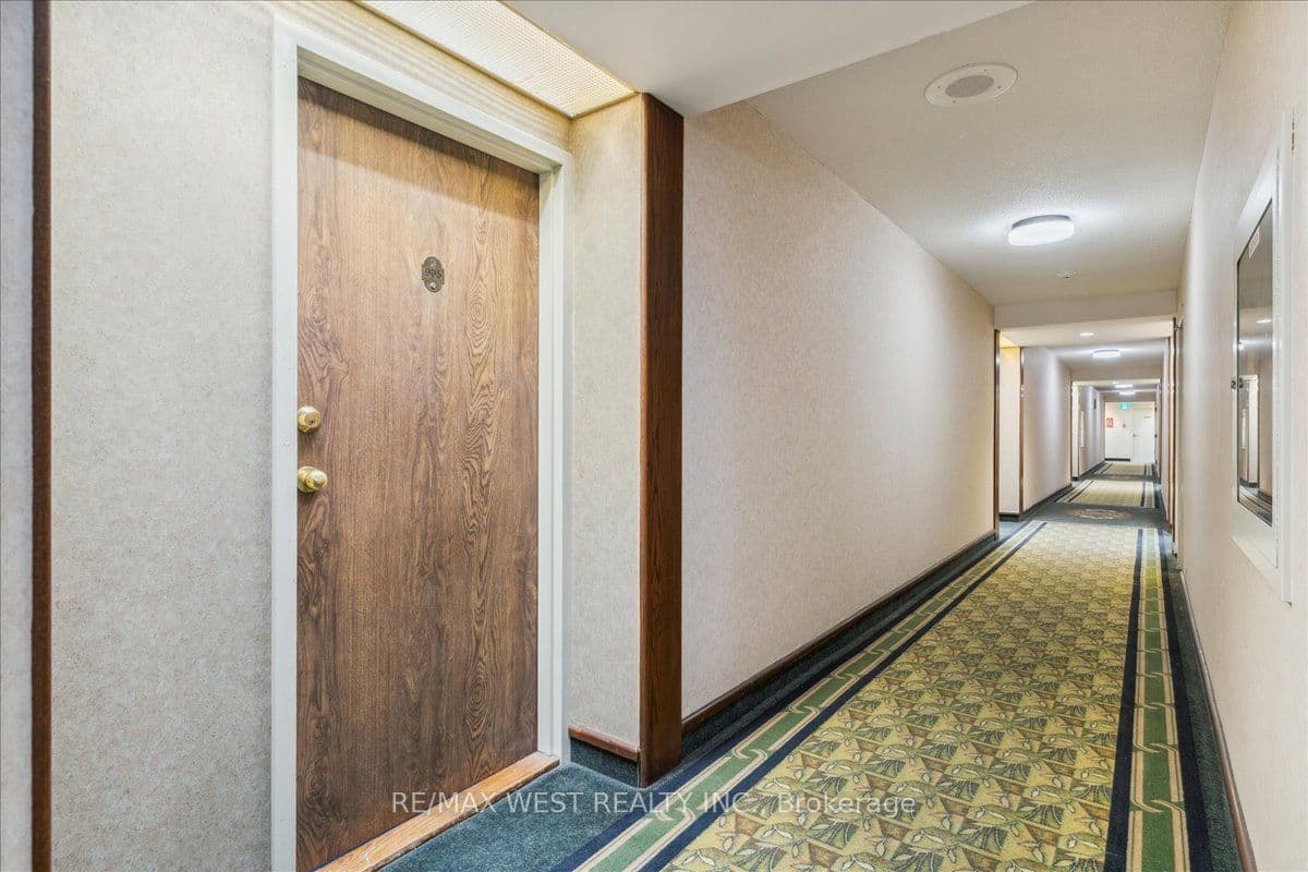 26 Hanover Road 905, Brampton, ON L6S 4T2