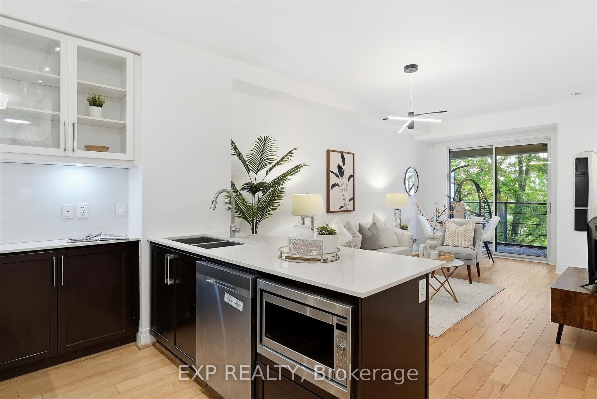 21 Clairtrell Road 213, Toronto, ON M2N 5J7