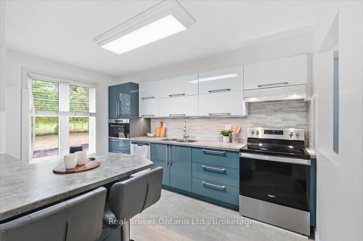 1569 Westminster Place, Burlington, ON L7P 2B4