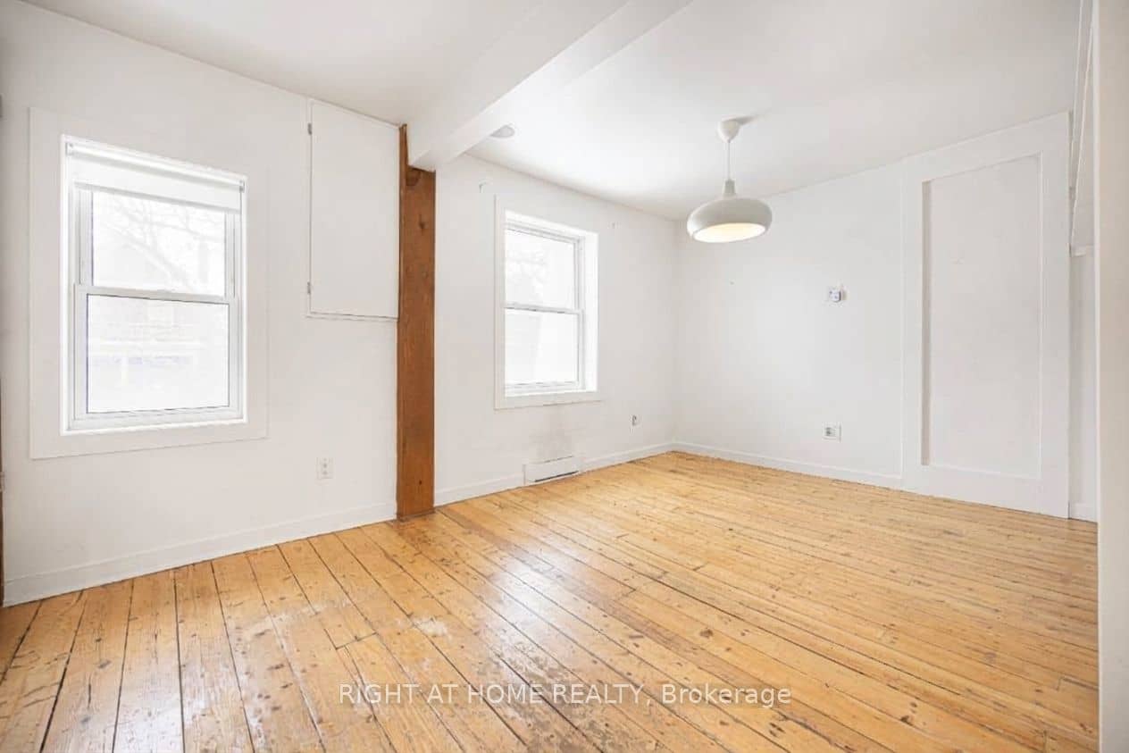 725 Indian Road, Toronto, ON M6P 2E2