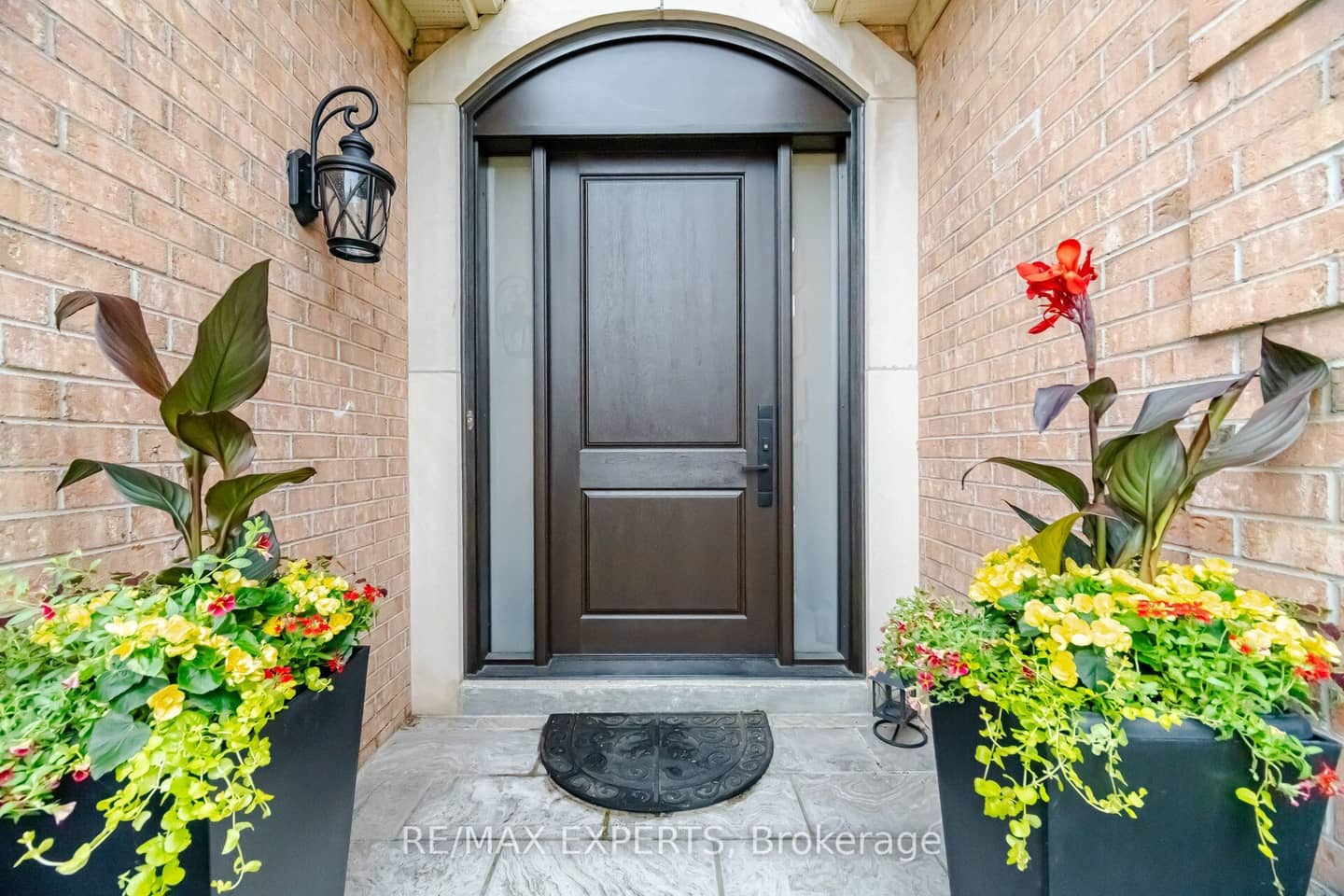 904 Damascus Court, Newmarket, ON L3X 1L1