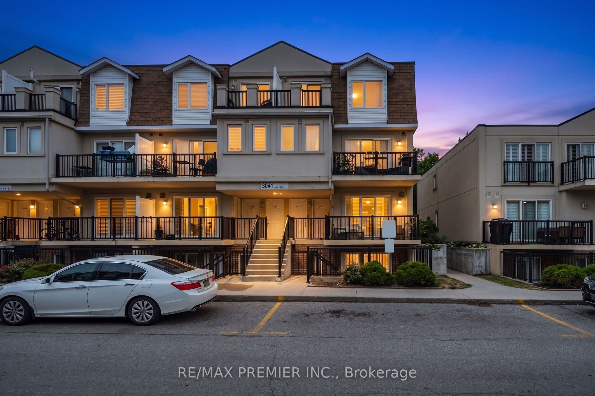 3041 Finch Avenue W 2072, Toronto, ON M9M 0A4