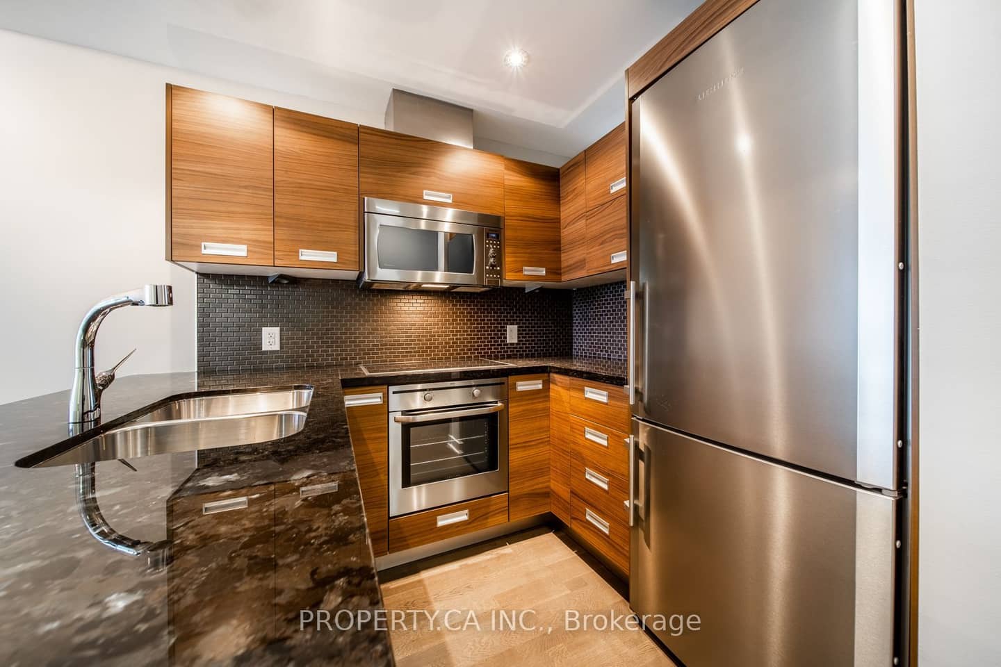 88 Park Lawn Road 1215, Toronto, ON M8Y 0B5