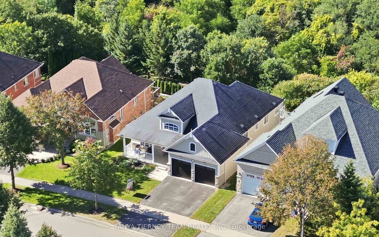 4 Branthaven Court, Whitby, ON L1M 0B2
