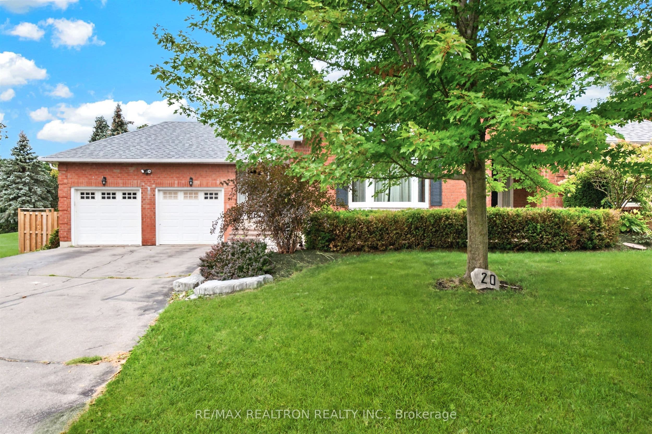 20 Arthur Hall Drive, East Gwillimbury, ON L0G 1V0