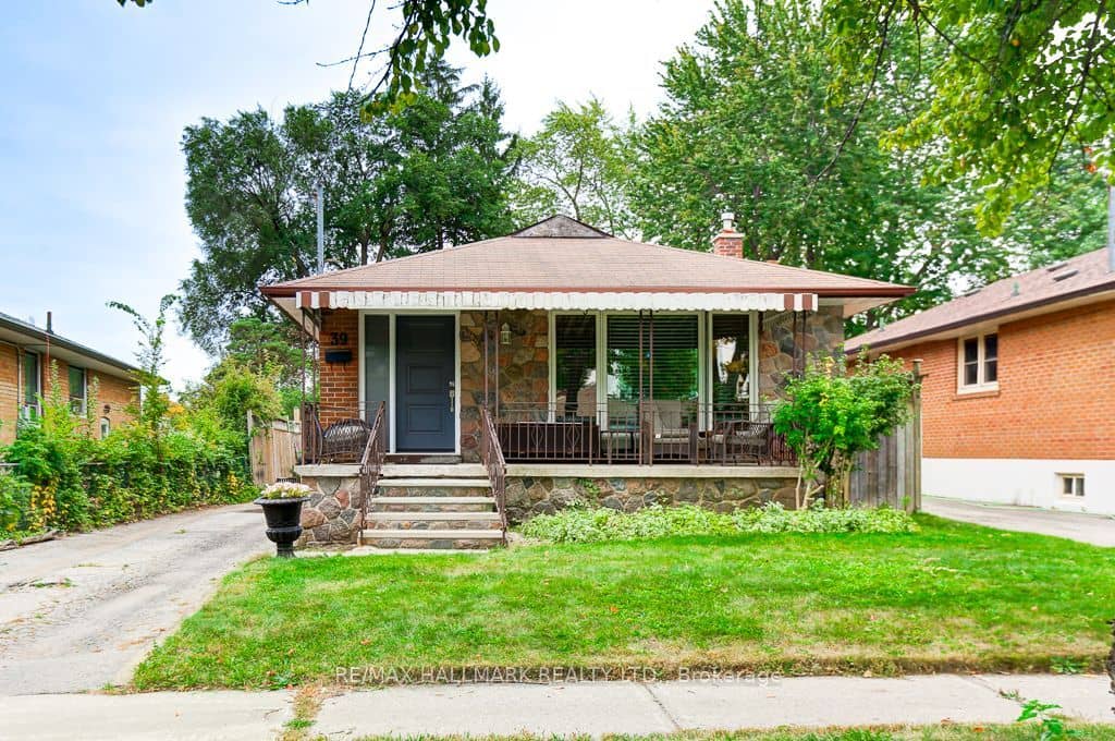 39 Calumet Crescent, Toronto, ON M1H 1W4