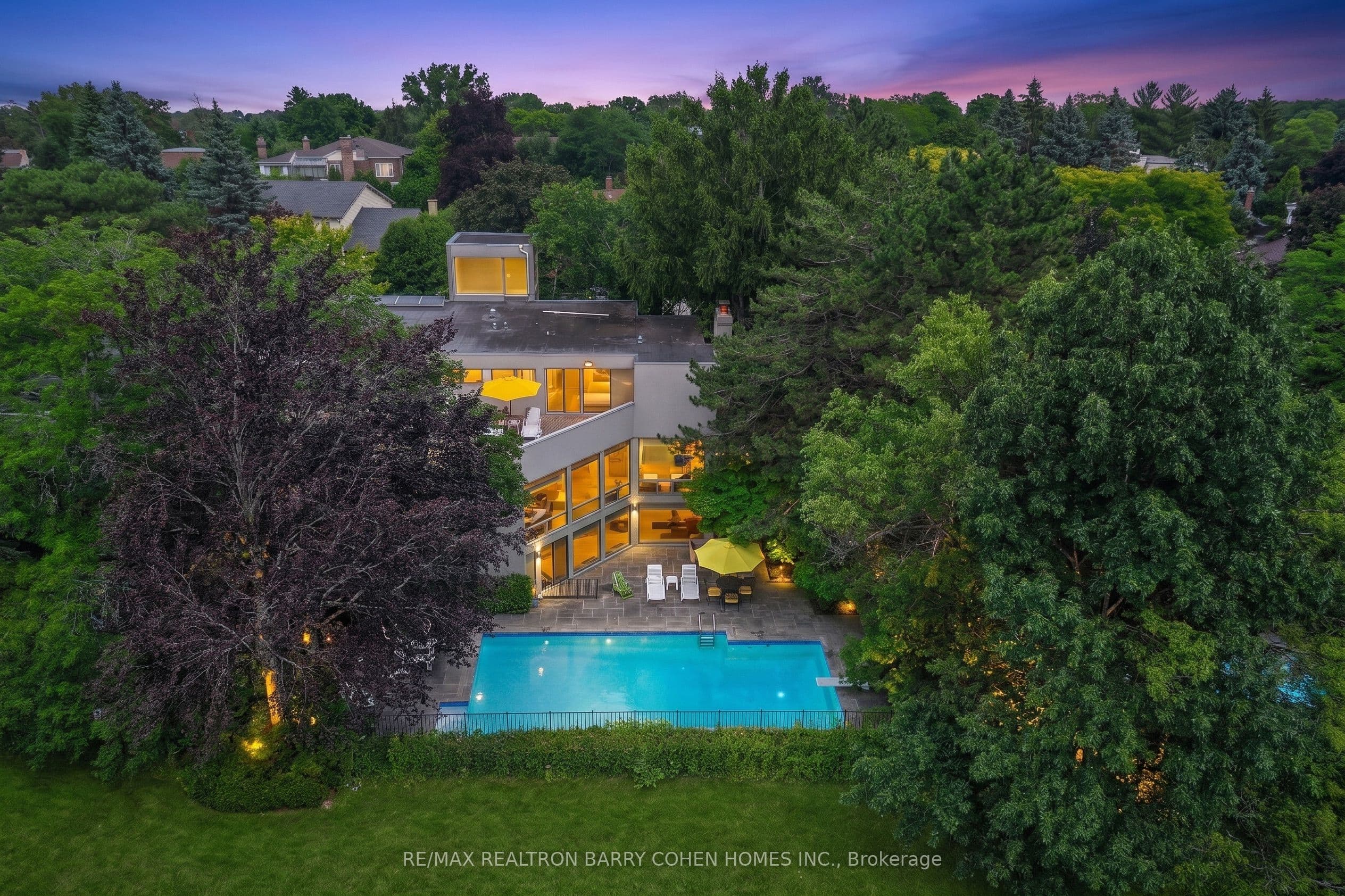 10 Penwood Crescent, Toronto, ON M3B 2B9