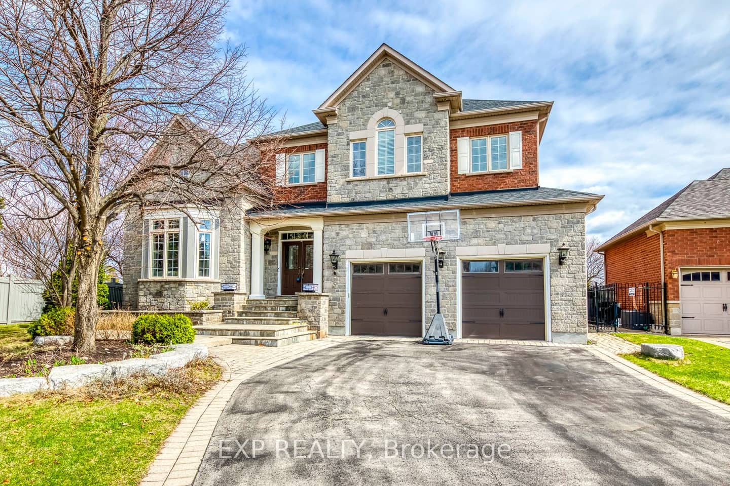 530 Golfview Court, Oakville, ON L6M 4W6