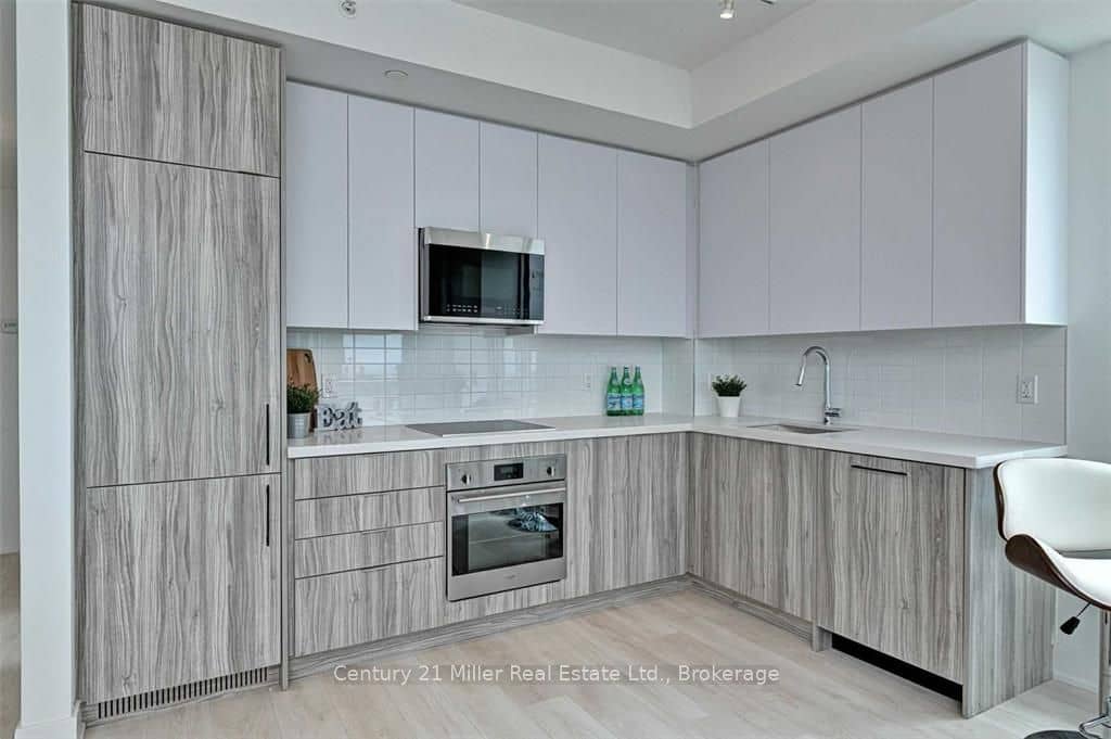 297 Oak Walk Drive 2204, Oakville, ON L6H 6Z3