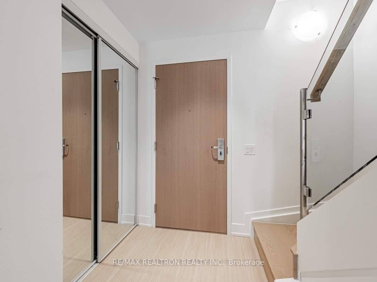 7 Grenville Street 513, Toronto, ON M4Y 0E9