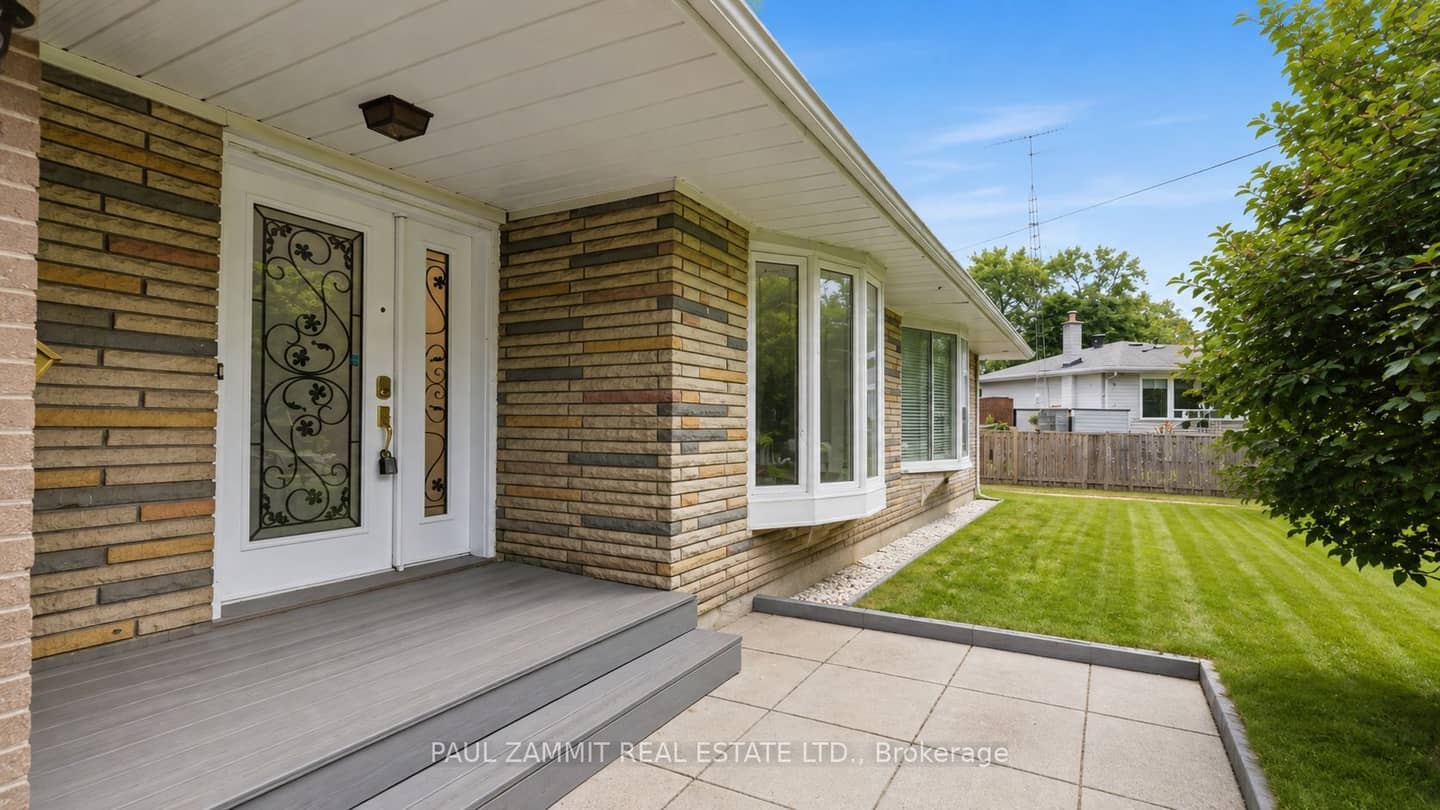 6 King Richard Court, Markham, ON L3P 1M1
