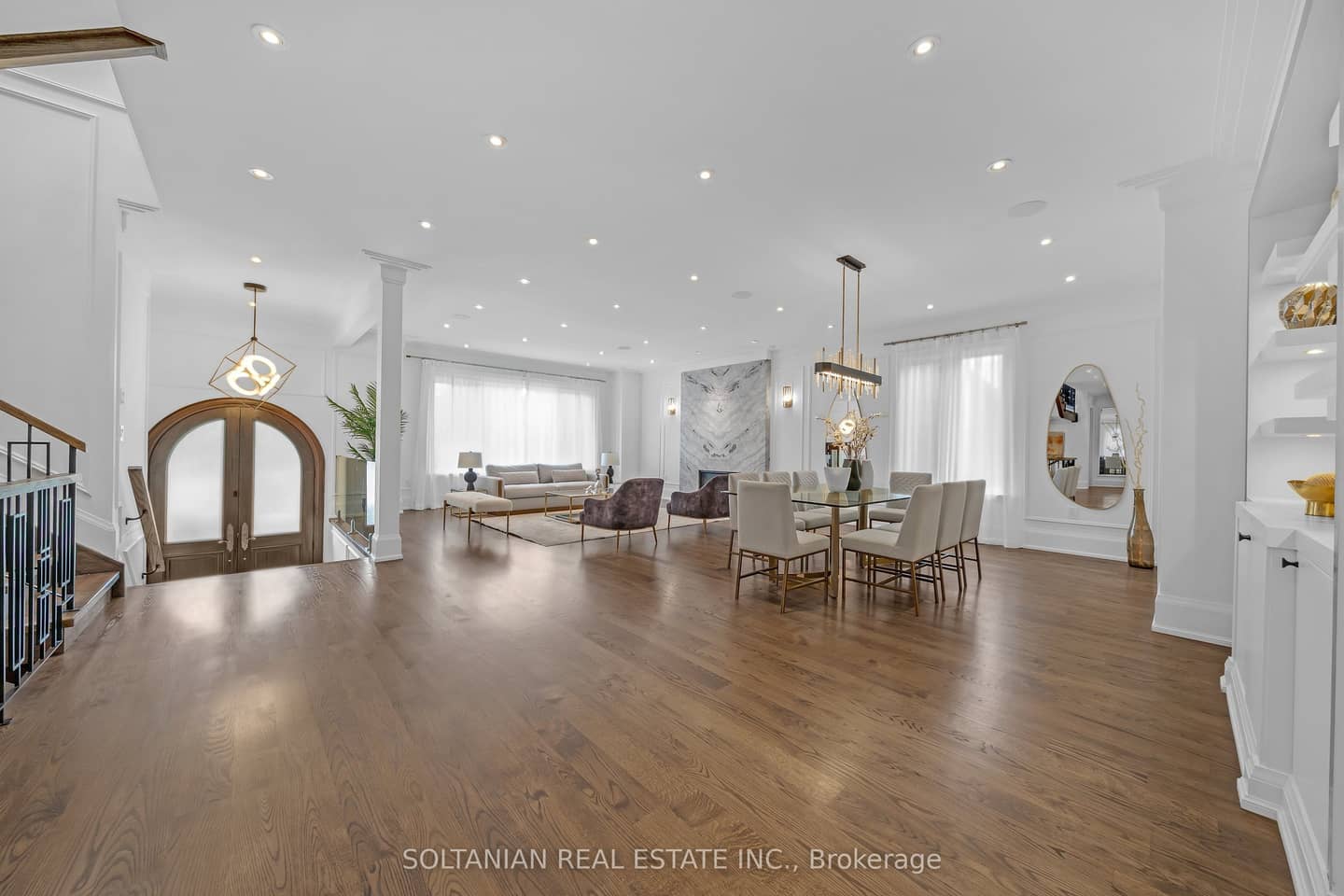 15 Calvin Avenue, Toronto, ON M2N 5E4