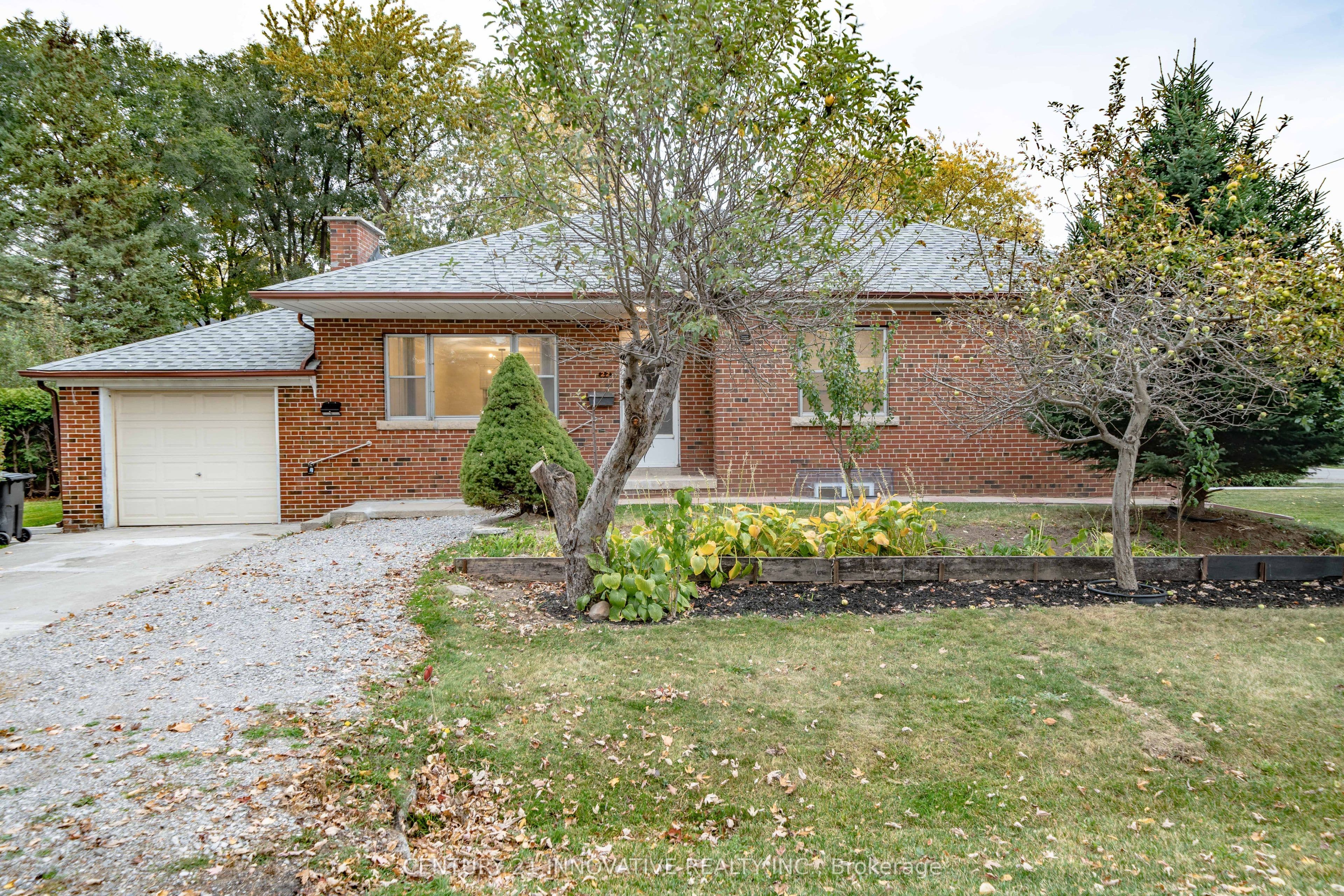 22 Carysfort Road Upper, Toronto, ON M8Z 4X2