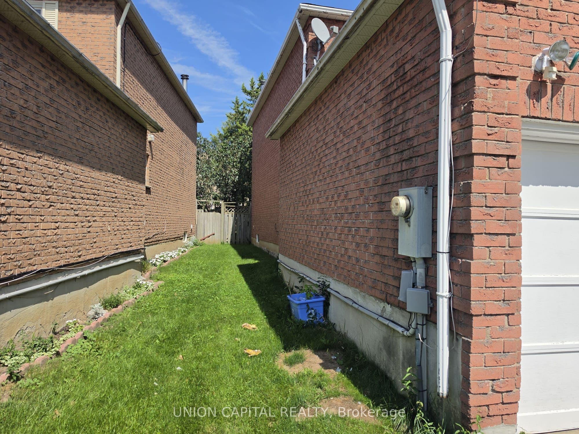 2363 Strathmore Crescent, Pickering, ON L1X 2H3