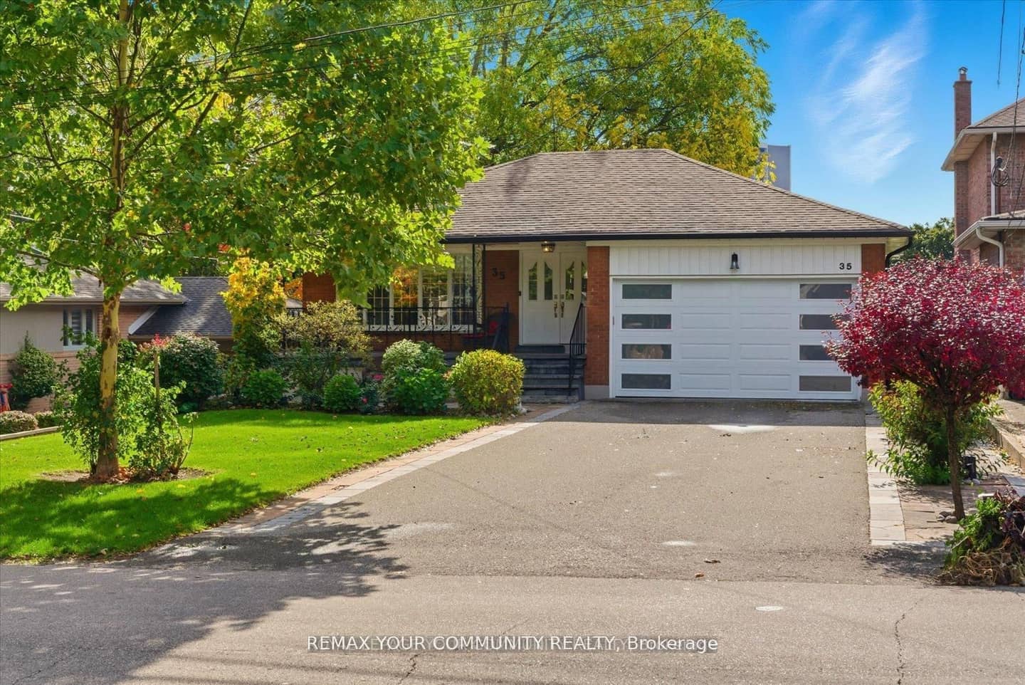 35 Sunvale Drive, Toronto, ON M9R 1Z4