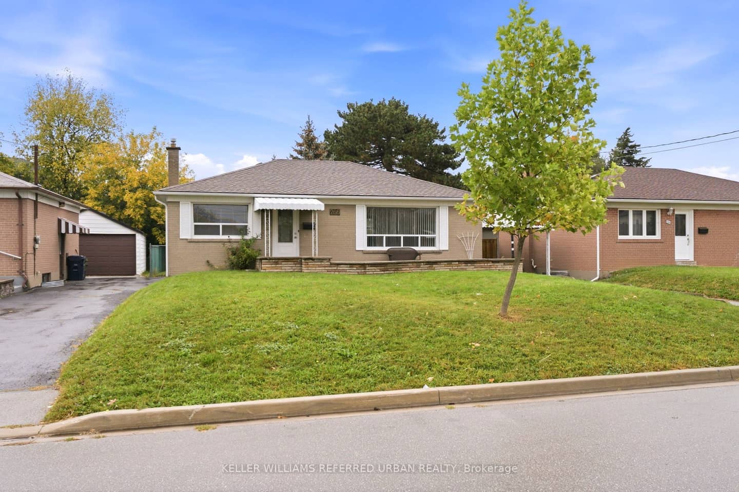 266 Acton Avenue, Toronto, ON M3H 4J3