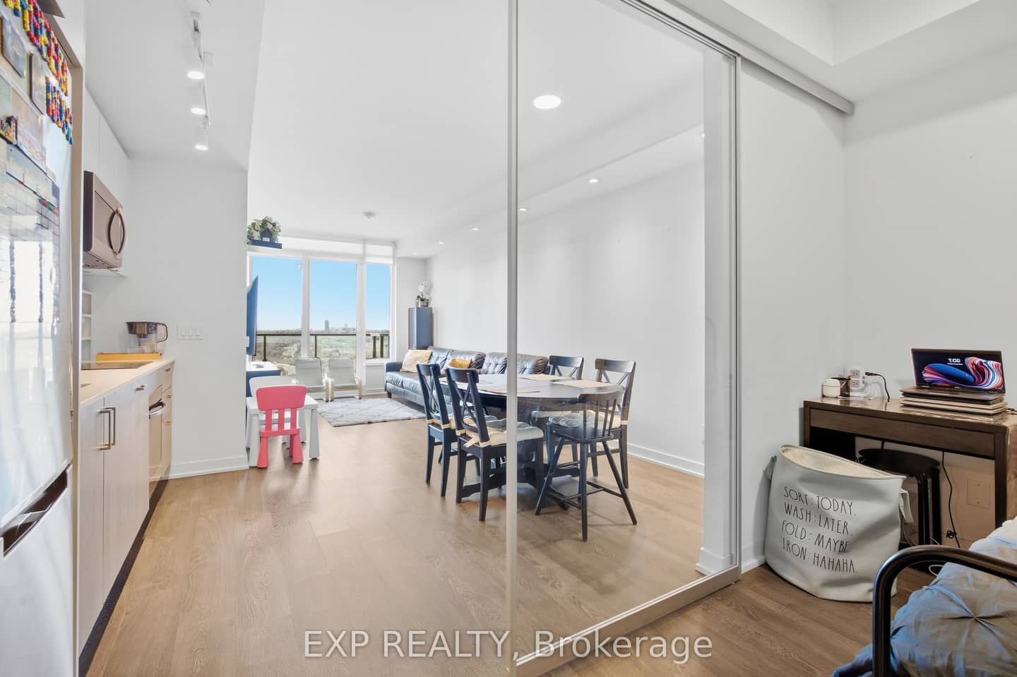 1928 Lake Shore Boulevard W 1712, Toronto, ON M6S 0B1