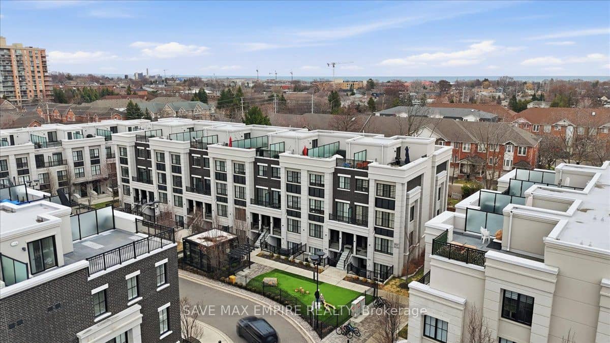652 Cricklewood Drive 227, Mississauga, ON L5G 0B7