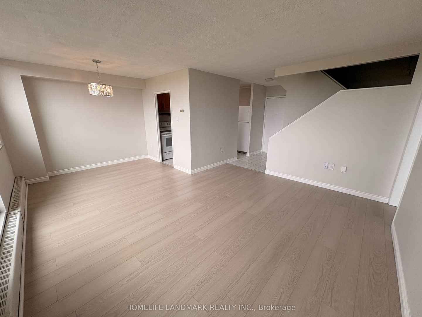 1050 Stainton Drive 327, Mississauga, ON L5C 2T7