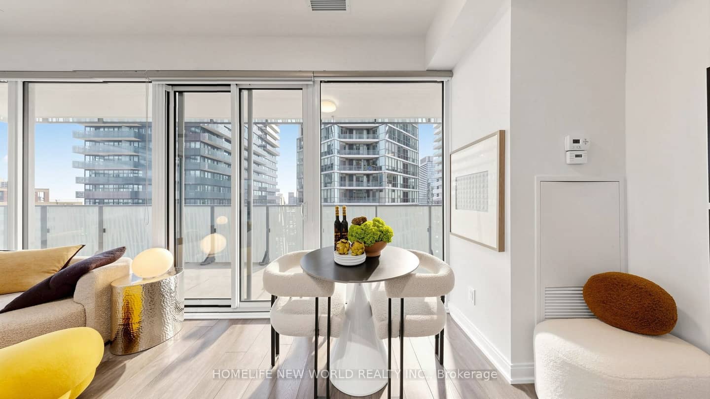 42 Charles Street E 2302, Toronto, ON M4Y 1T4