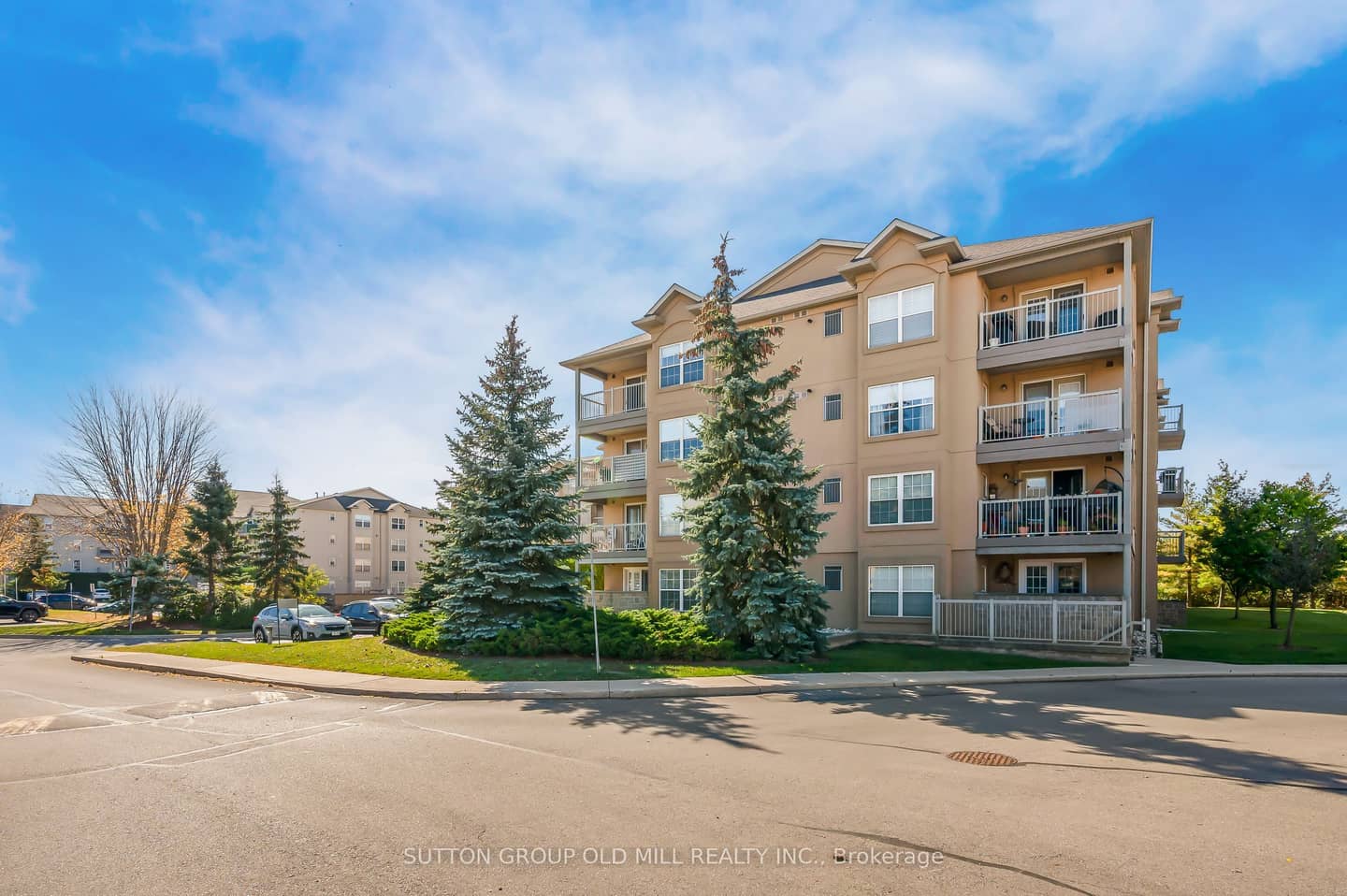 1470 Bishops Gate 208, Oakville, ON L6M 4N2