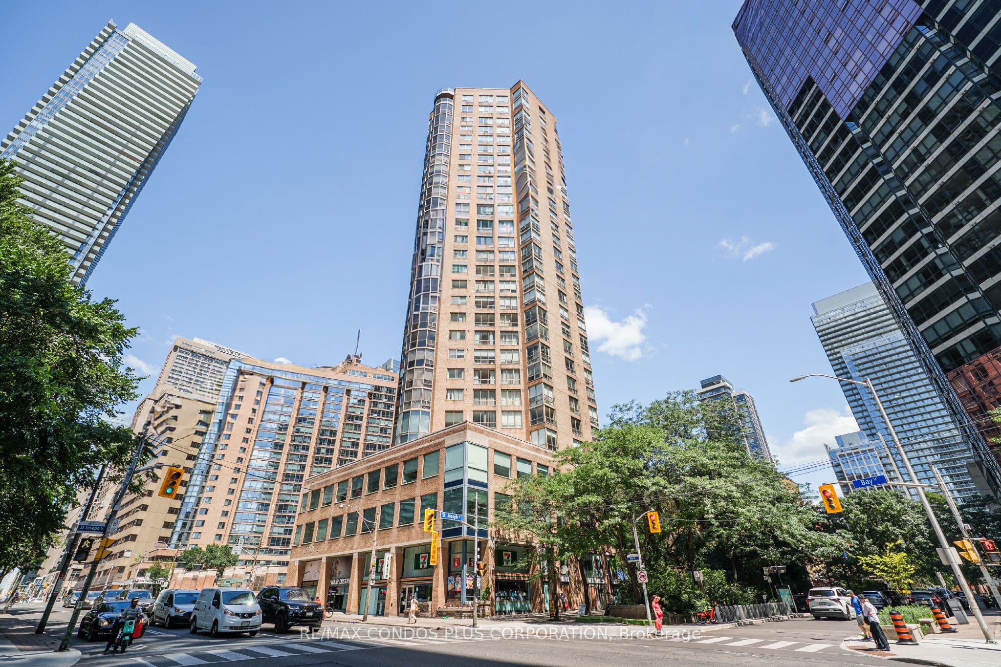 44 St Joseph Street 1811, Toronto, ON M4Y 2W4