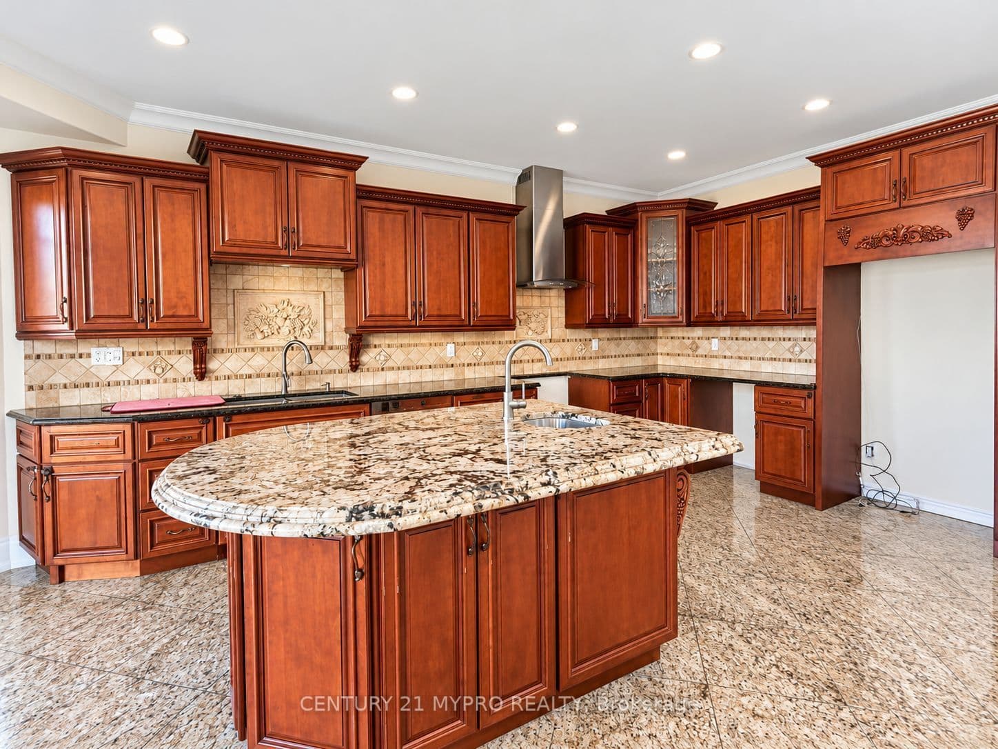 178 Stonemanor Avenue, Whitby, ON L1R 2Z1