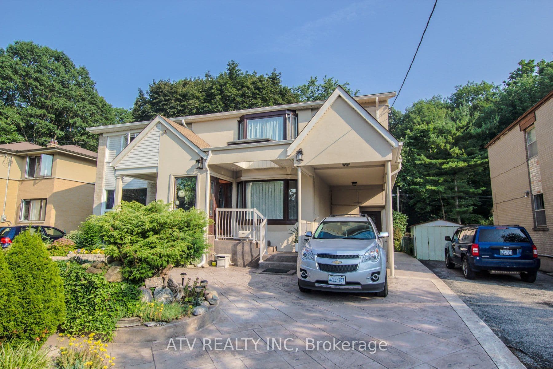 235 Saint Marks Road, Toronto, ON M6S 2J1