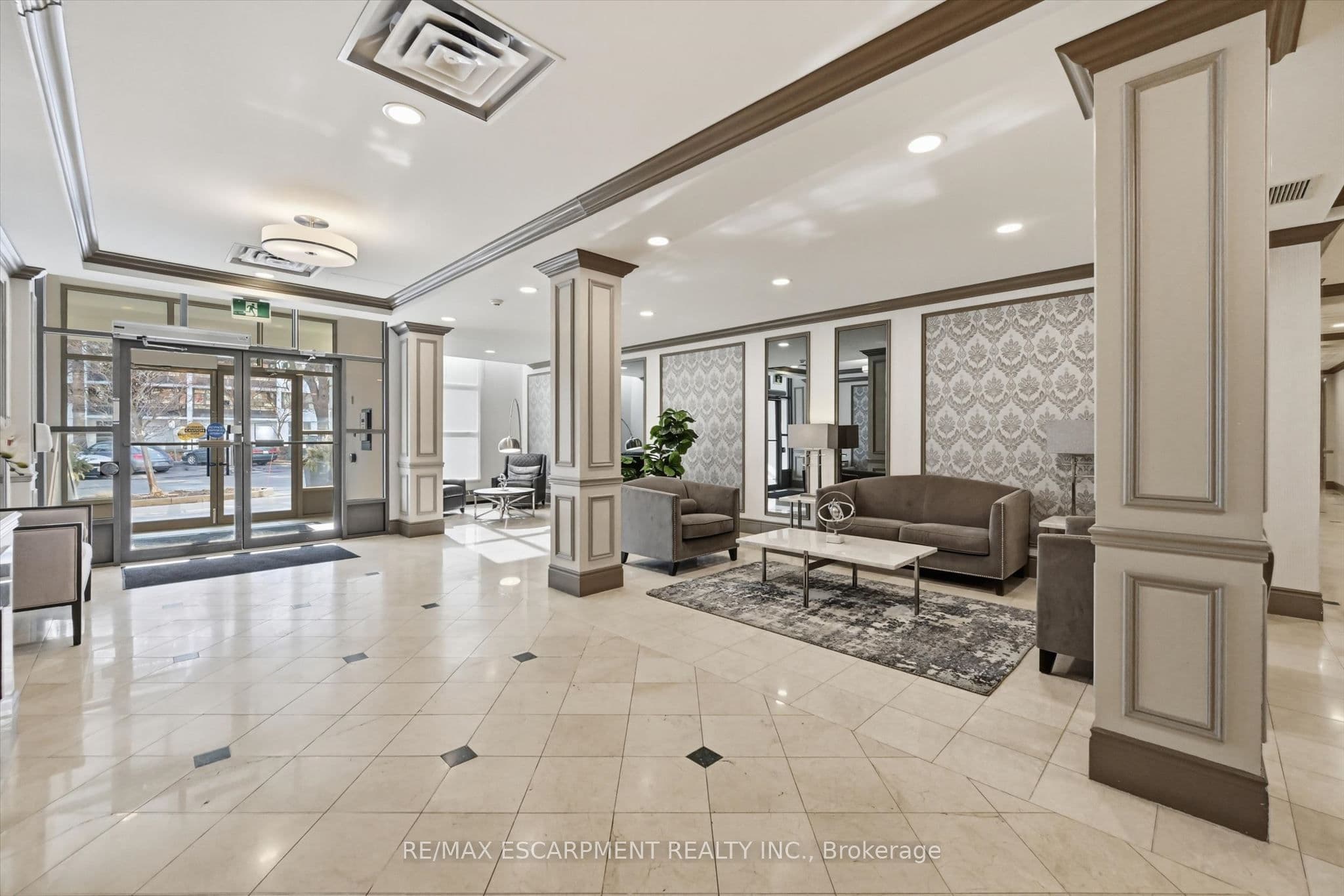 442 MAPLE Avenue 904, Burlington, ON L7S 2L7