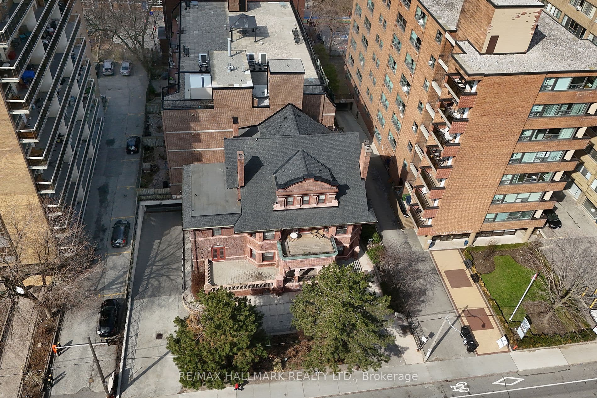 212 St. George Street 106, Toronto, ON M5R 2N5