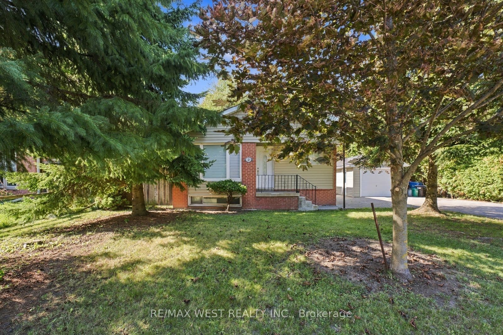 56 Seaton Drive, Aurora, ON L4G 2K3
