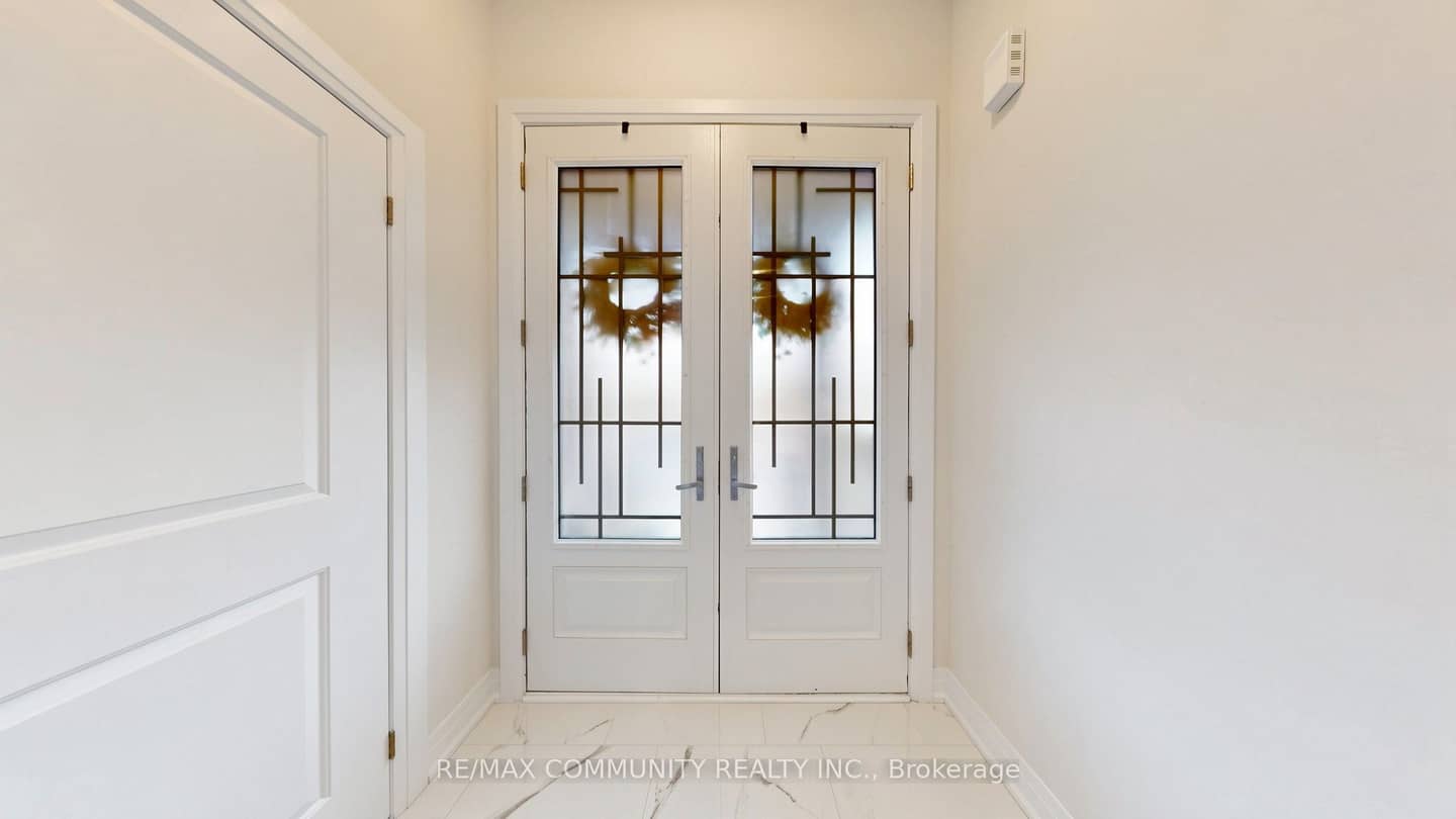 1034 Skyridge Boulevard, Pickering, ON L1X 0G5