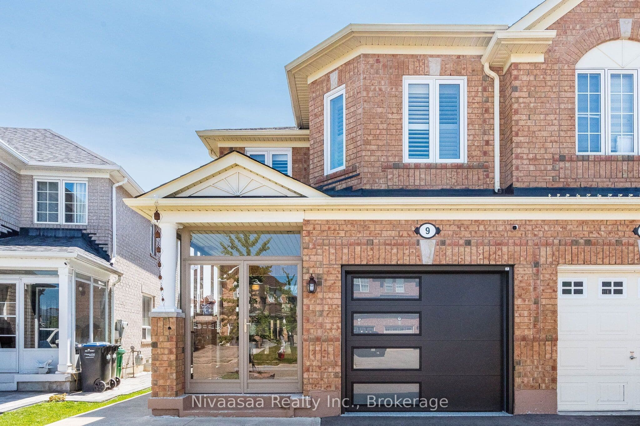 9 Parisian Road, Brampton, ON L6P 2T1