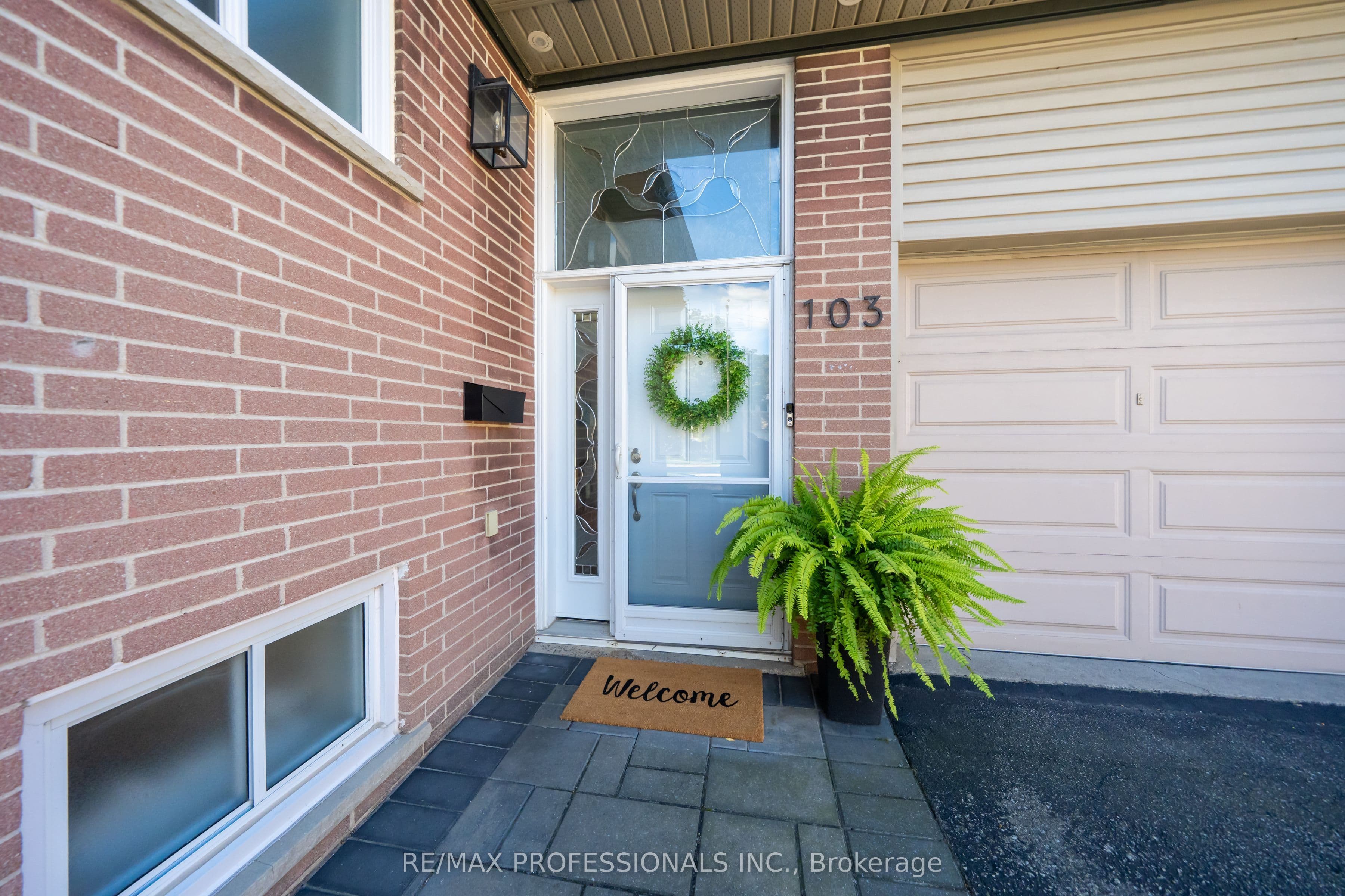 103 West Deane Park Drive, Toronto, ON M9B 2S5
