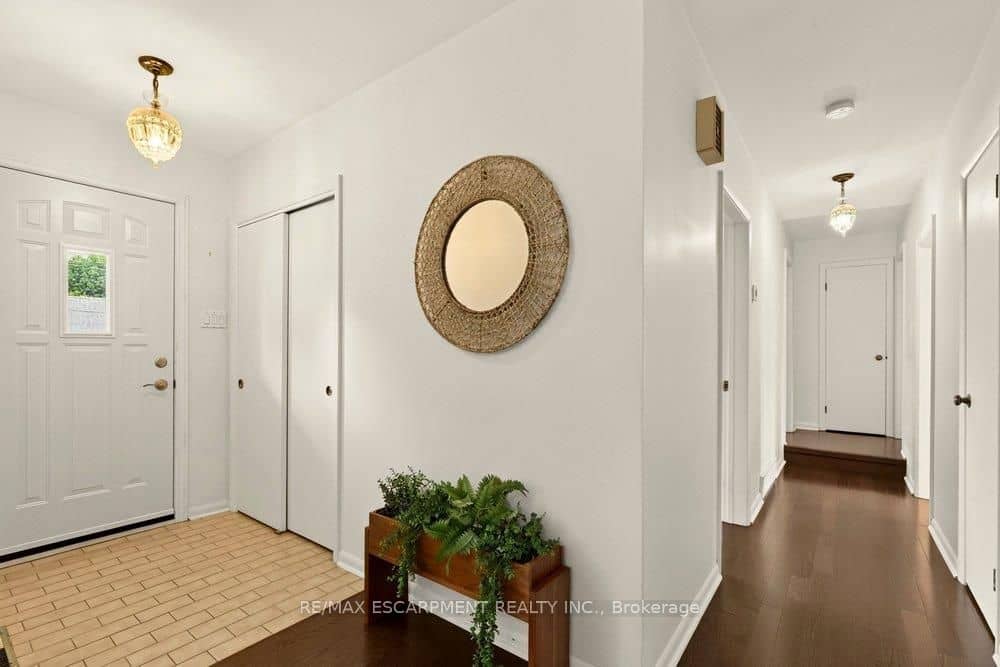 970 Danforth Avenue, Burlington, ON L7T 1S8