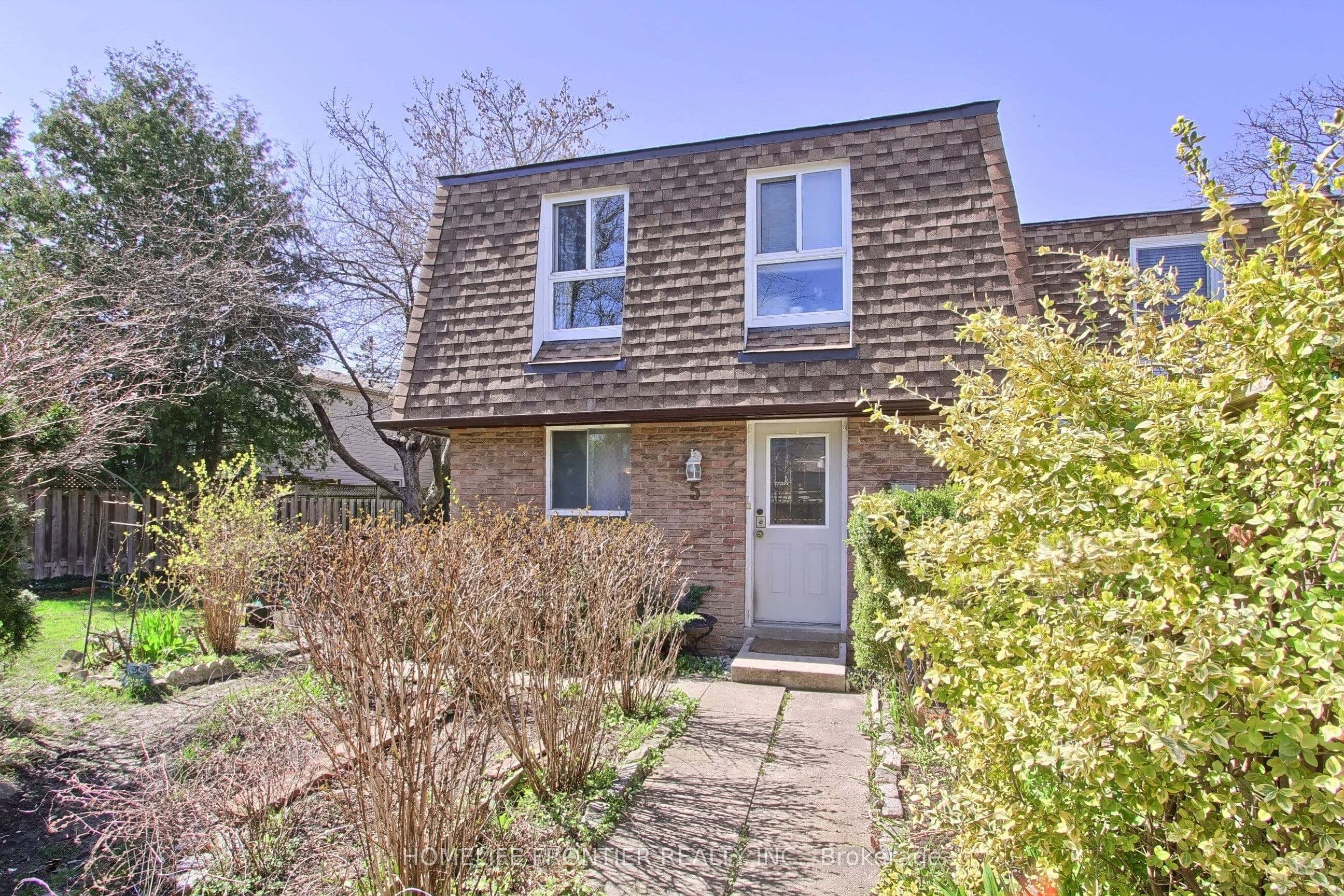 5 Penwick Crescent, Richmond Hill, ON L4C 5B3