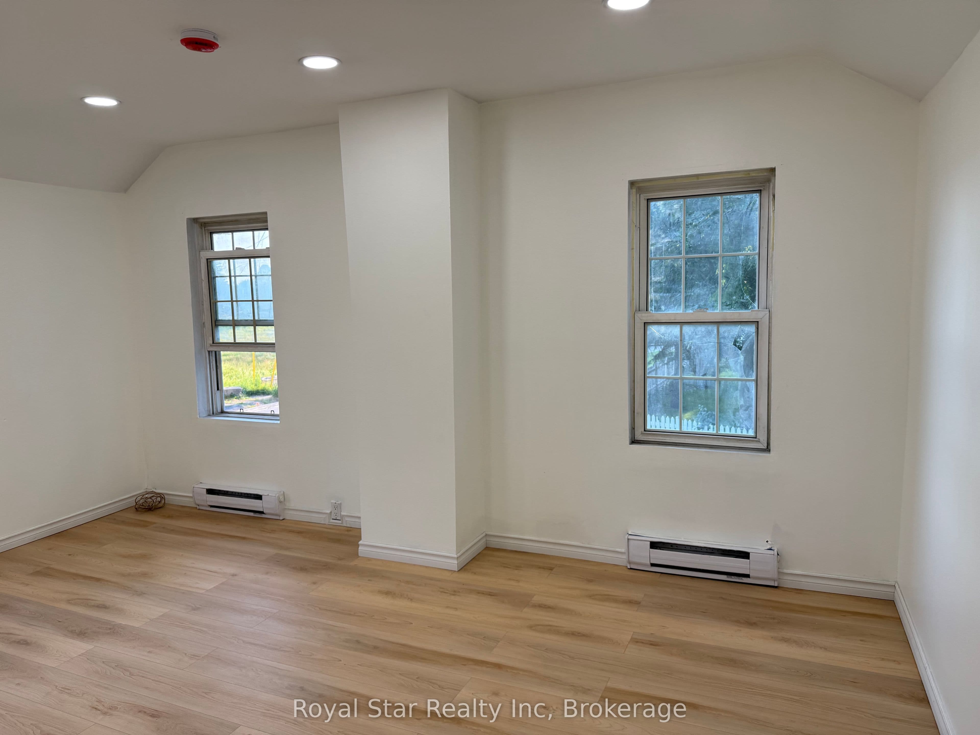 13 Young Street, Halton Hills, ON L7J 2G5