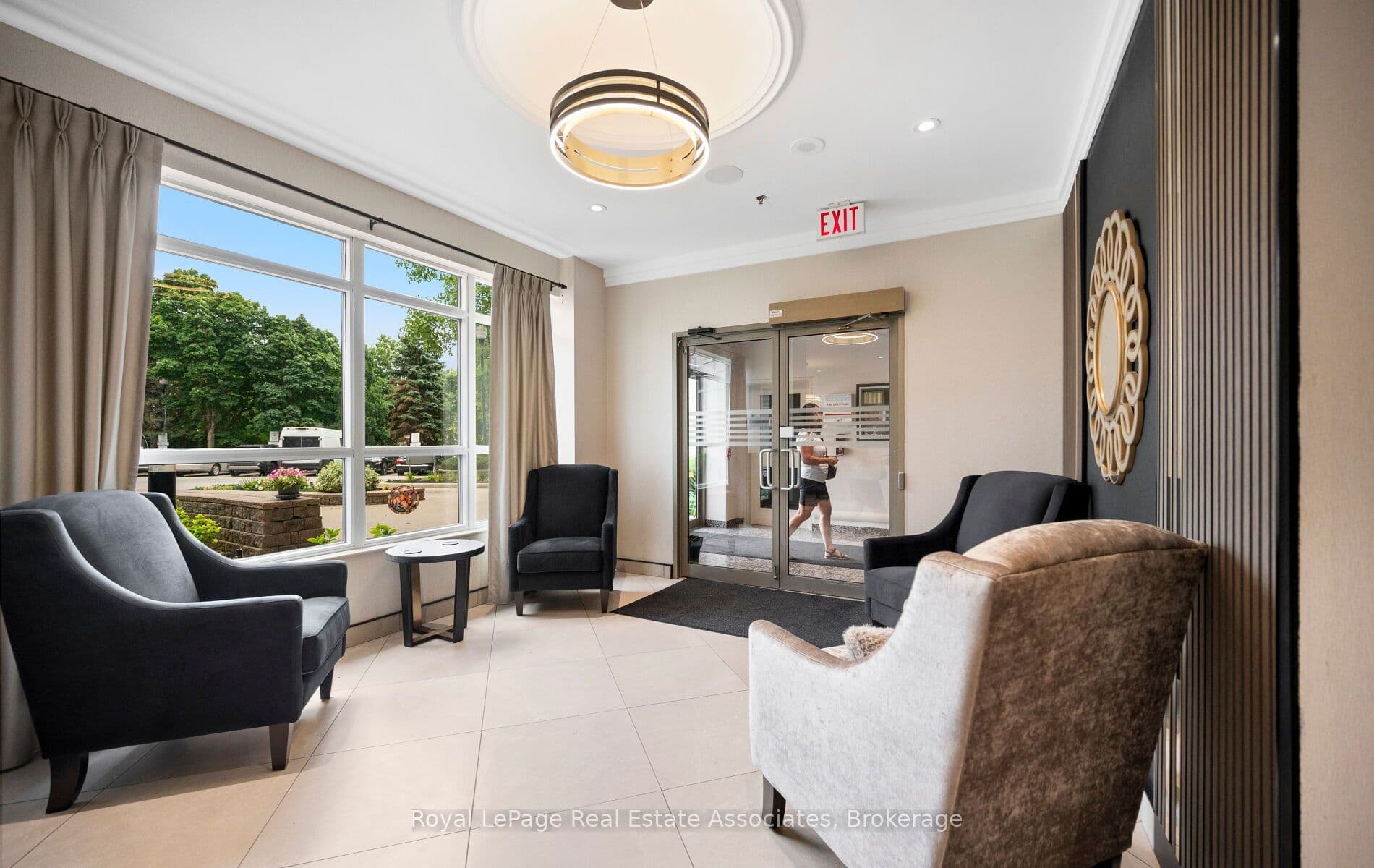 4640 Kimbermount Avenue 402, Mississauga, ON L5M 5W6