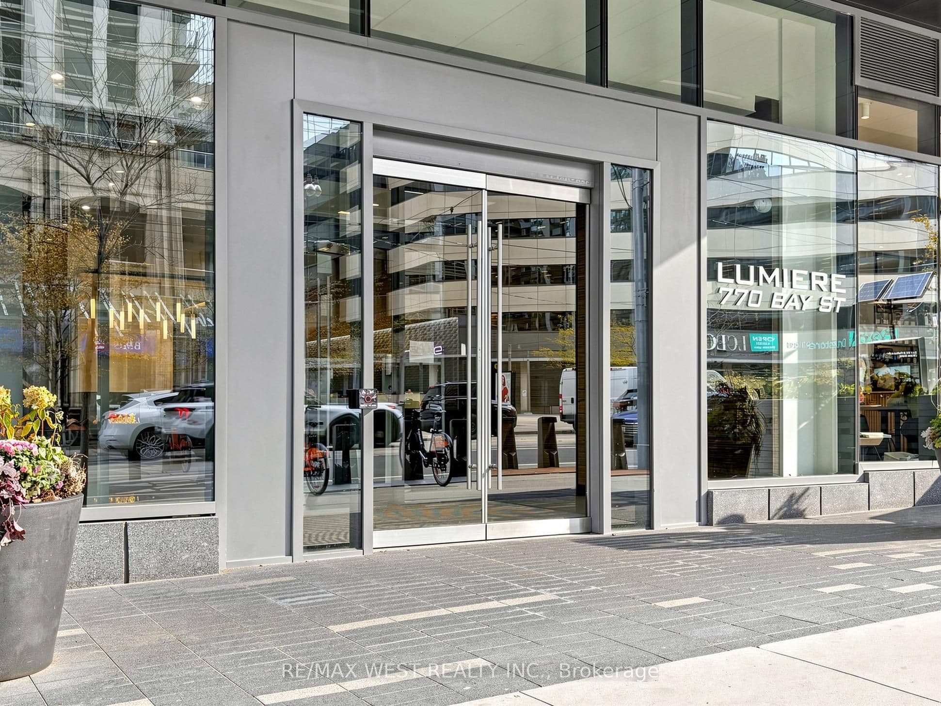 770 Bay Street 513, Toronto, ON M5G 0A6