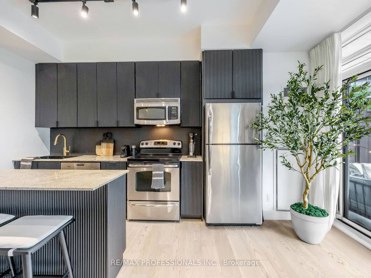 155 Legion Road N 402, Toronto, ON M8Y 0A7