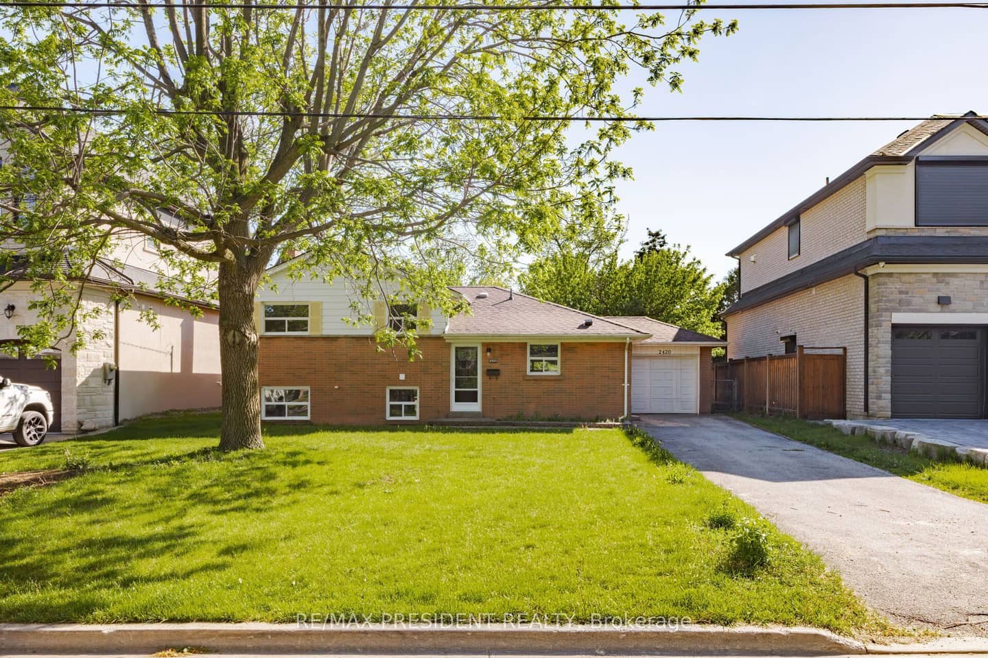 2420 Edenhurst Drive, Mississauga, ON L5A 2K9