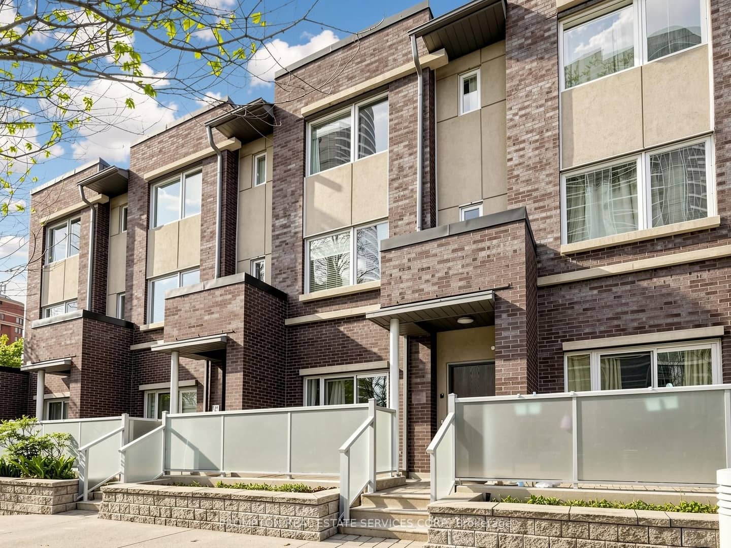 330 Village Green Square TH3, Toronto, ON M1S 0L1